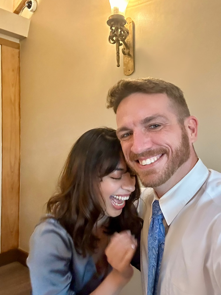 Joselyn y Christopher sonriendo